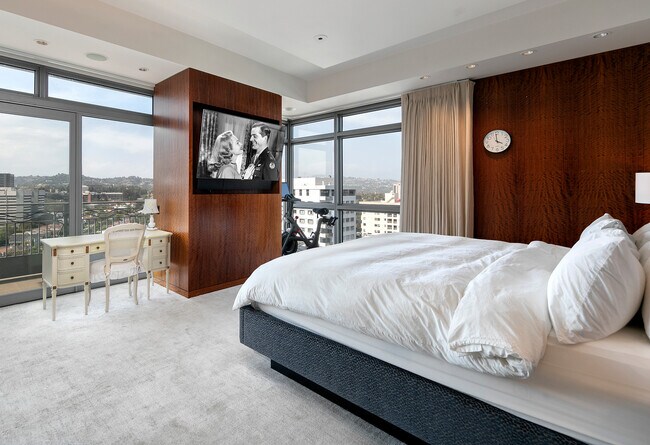 Building Photo - 10800 Wilshire Blvd