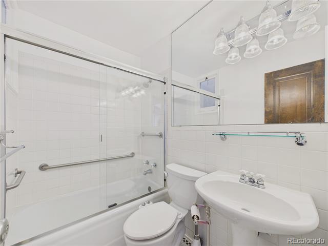 Building Photo - 943 Emerson St