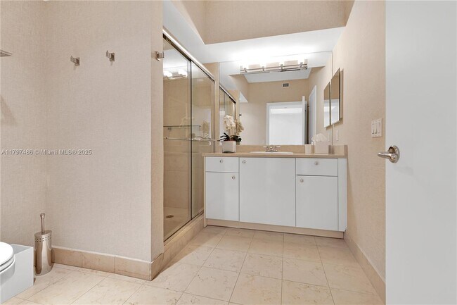 Building Photo - 20000 E Country Club Dr