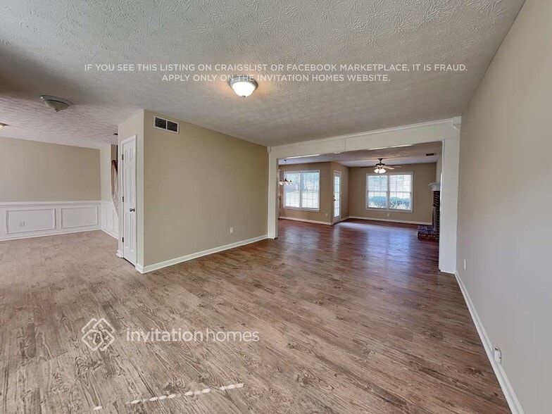 Building Photo - 3925 Riversong Dr NW