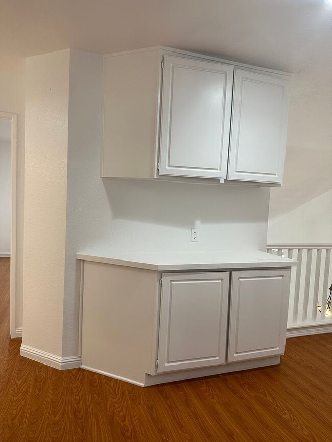Building Photo - Stunning 3 Bed 3 Bath Duplex in Placentia with Open Floor Plan and Vaulted Ceilings.