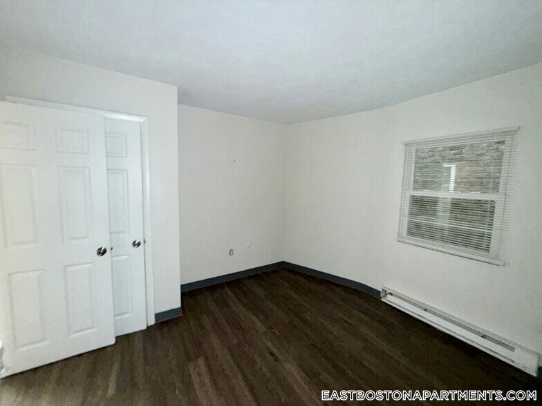 Building Photo - 298 Meridian St