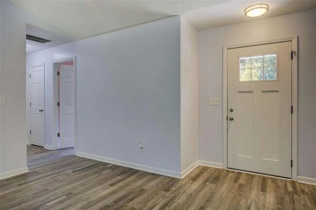 Building Photo - Room in House on Navajo Trail