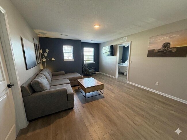 Building Photo - 12736 Weber Ln