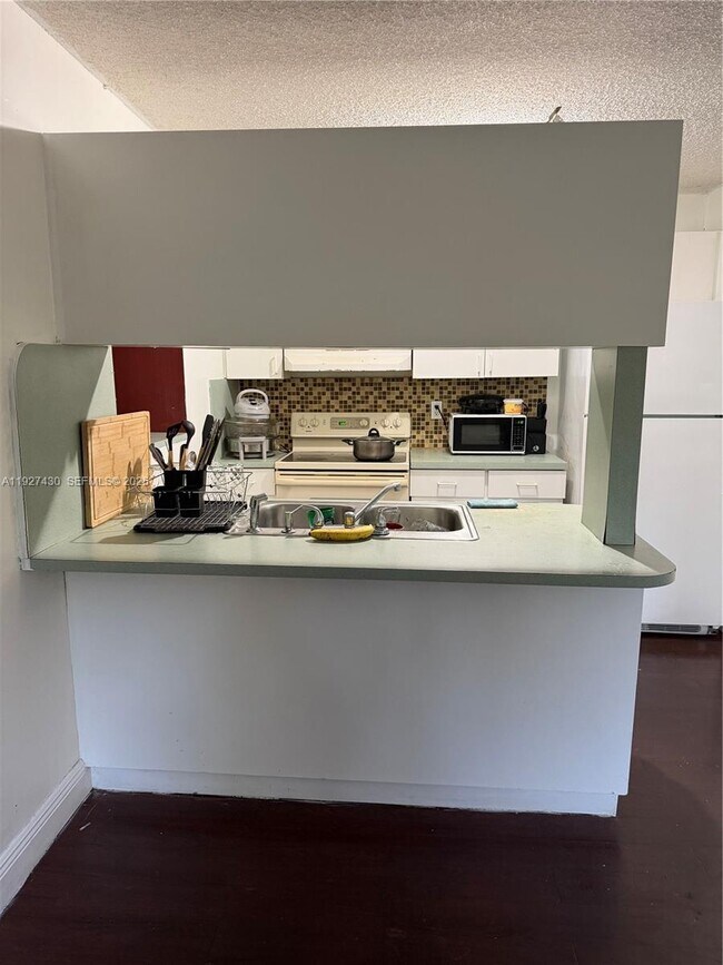 Building Photo - 1850 NW 22nd Ct