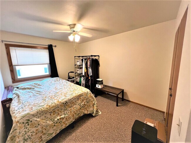 Building Photo - 318 Island Dr