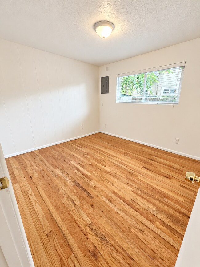 Building Photo - 4412 SE 57th Ave