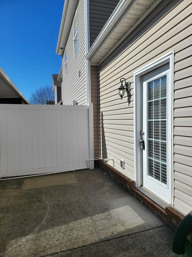 Building Photo - 316 Rowlette Cir