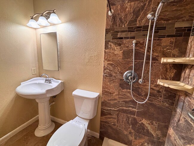 Building Photo - Move-In Special. ½ off the first full month's rent with a 12-month lease.