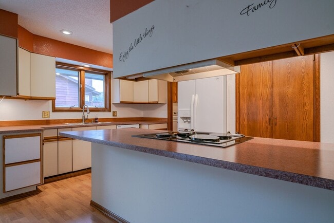 Building Photo - Single Floor Home! 3 bedroom, 3 bathrooms ...