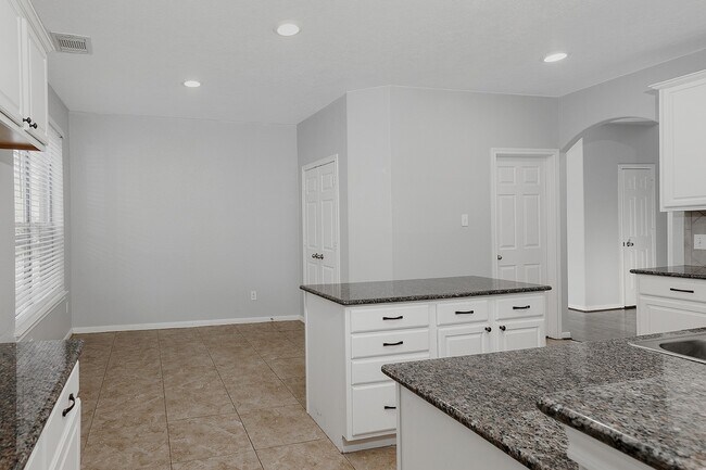 Building Photo - 131 S Spinning Wheel Cir
