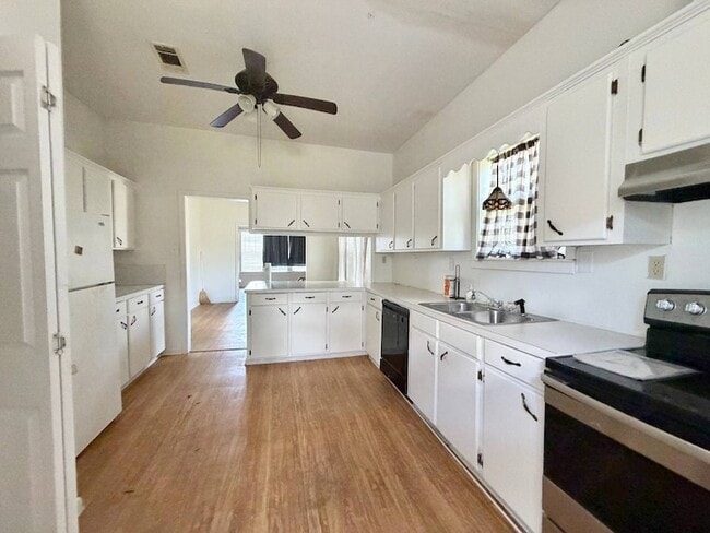 Building Photo - 218 North St