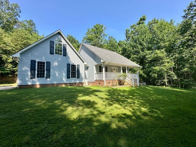 Building Photo - 3 Bedroom Home - Private - Central SC