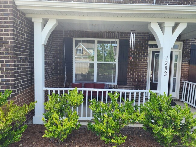 Building Photo - Like New Single Family Home minutes from B...
