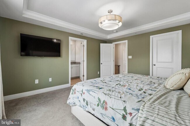 Building Photo - 6941 Waterbury Pl