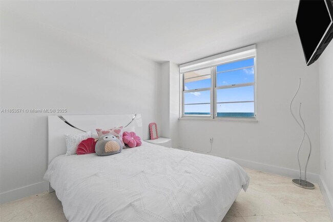 Building Photo - 5701 Collins Ave