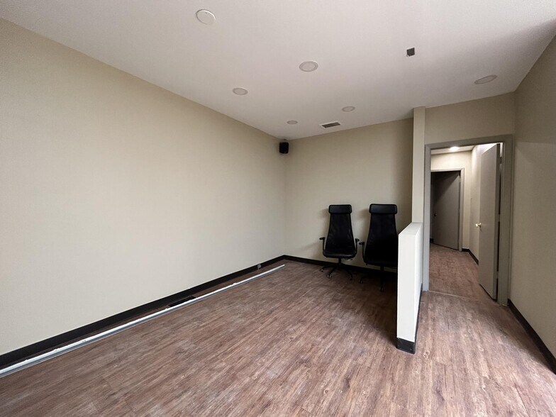 Building Photo - 4956 W Irving Park Rd