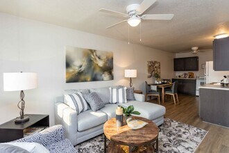 Building Photo - 2 Bedroom, Single-story Townhomes for rent in Osceola, IA