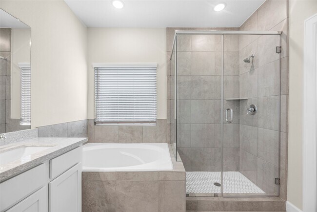 Building Photo - 11908 Briarwood Hill Way