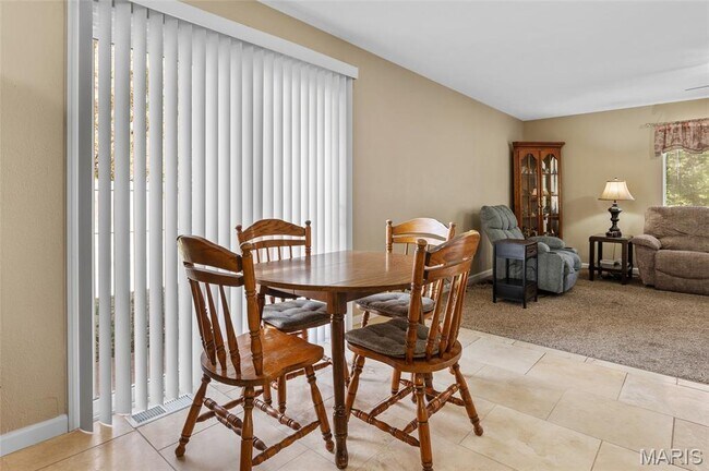 Building Photo - 302 Britanna Dr