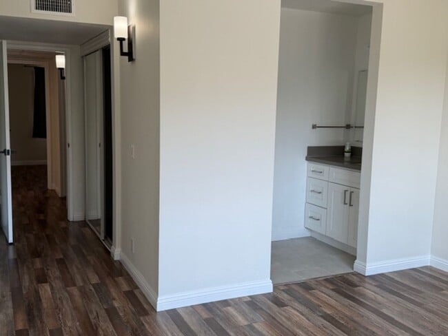 Building Photo - For Lease – Charming Condo in Glendale Hills