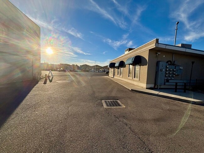 Building Photo - 1643 S State St