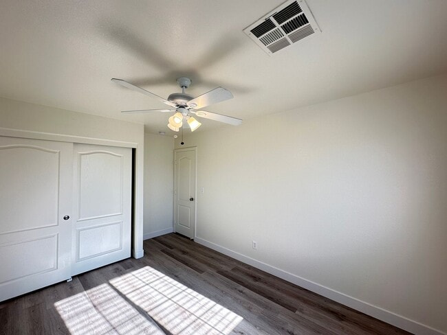 Building Photo - DESERT WILLOWS