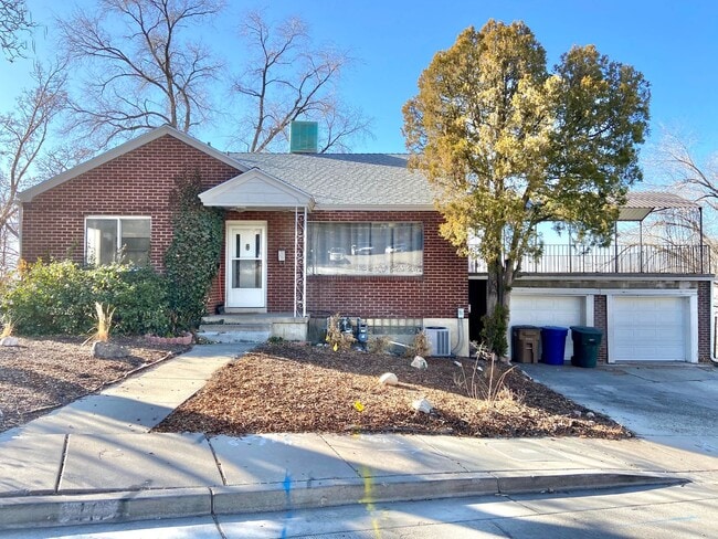 Building Photo - 415 N Main St