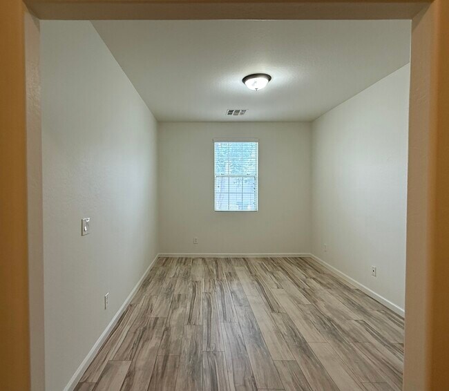 Building Photo - 3954 E Leslie Dr