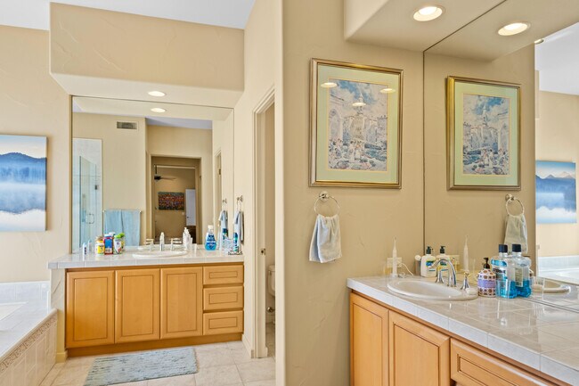 Building Photo - 872 Mission Creek Dr