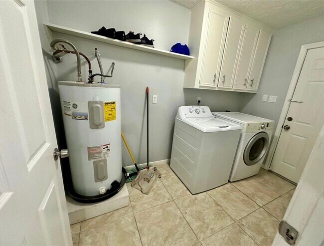 Building Photo - 4310 Cinnabar Dr