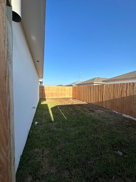 Building Photo - 2915 W Sandlewood St
