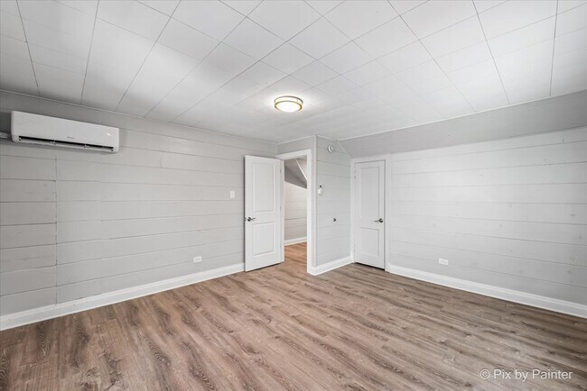 Building Photo - 24060 N Lakeside Dr