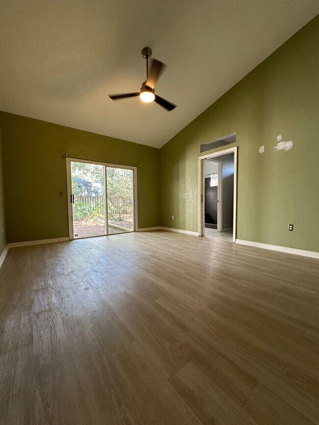 Building Photo - Capri Comfort with Style & Space – Limited-Time Offer: