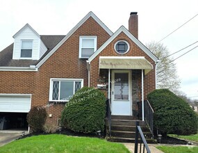 Building Photo - 2103 McLean St