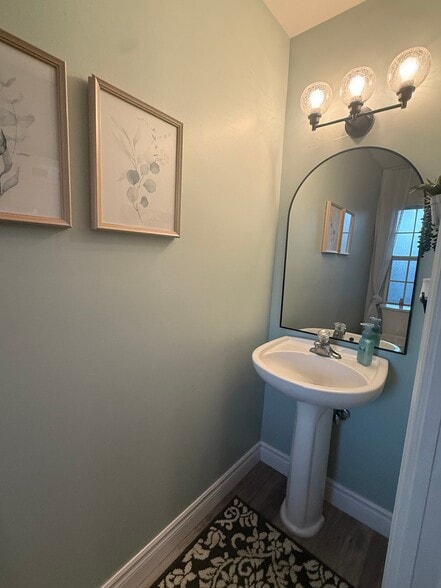 Building Photo - 3636 Pine Oak Cir