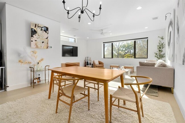 Building Photo - 3406 E 17th St