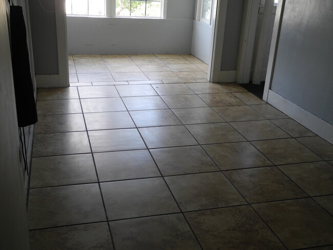 Building Photo - 1934 Henderson Ave