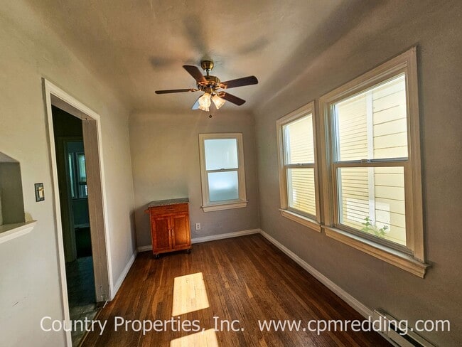 Building Photo - Downtown 3-Bedroom with Old World Charm and Modern Amenities!