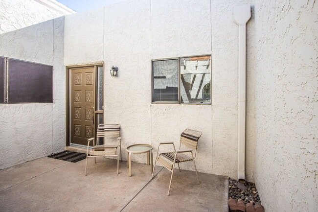 Building Photo - 7631 E Sandalwood Dr
