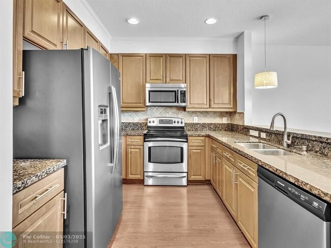 Building Photo - 563 NW 35th Pl