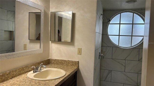 Building Photo - 5015 Laguna Bay Cir