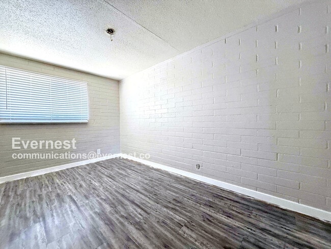Building Photo - 3121 W Almeria Rd