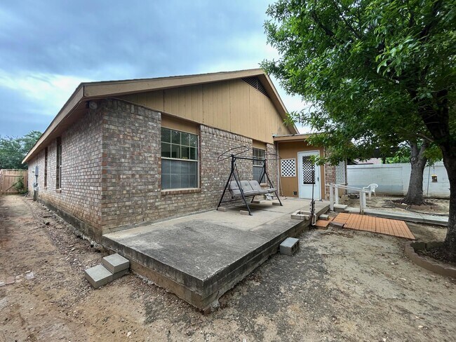 Building Photo - 126 Knoll Ave