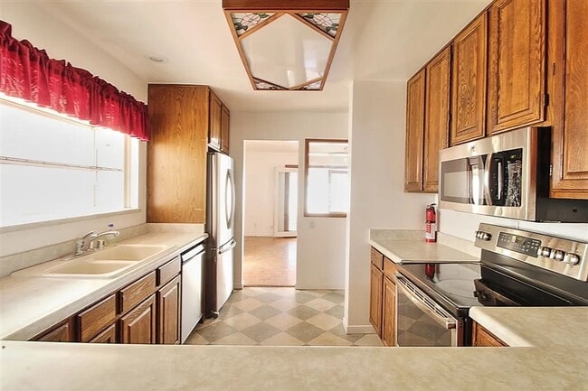 Building Photo - 3BD/2BA HOME AVAILABLE IN NORTH CLAIREMONT ONLY $4,495!