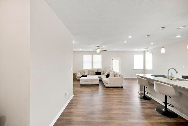 Building Photo - 807 Ivy Glen Dr