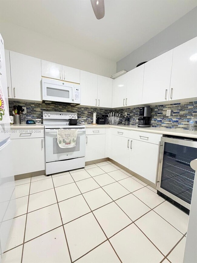 Building Photo - 4435 SW 160th Ave