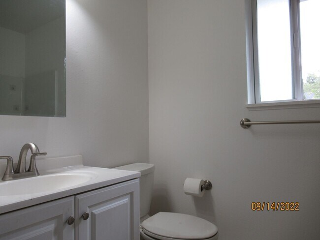 Building Photo - MOVE-IN SPECIAL!*** Fully Remodeled Townho...