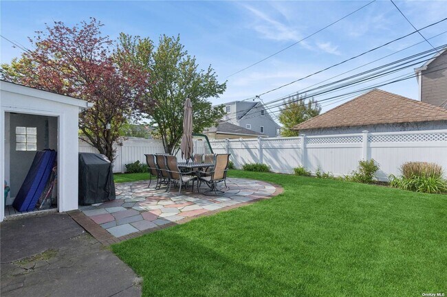 Building Photo - 349 E Market St