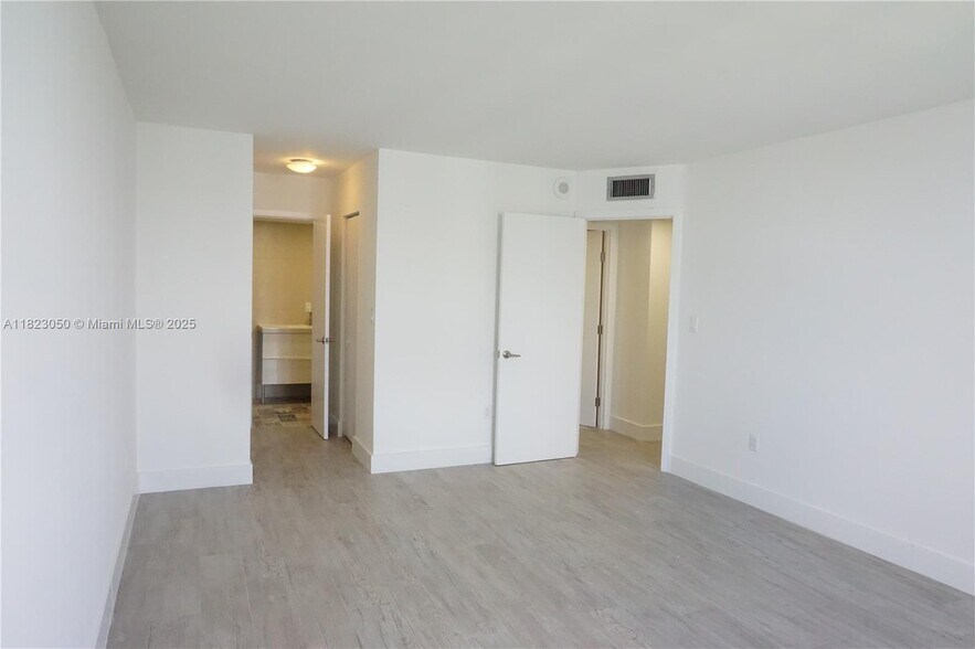 Building Photo - 2851 NE 183rd St